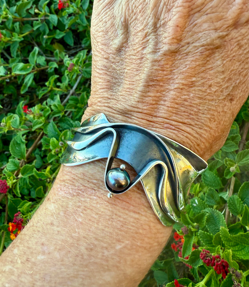 Ocean Waves Cuff bracelet with Pearl
