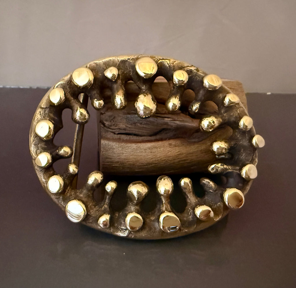 Bronze Brutalist Modernist Embracing figures Wearable art Belt Buckle Signed Modernist brutalist belt buckle - Gem main image 4